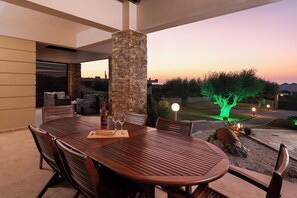 Outdoor dining - Cielo Blu Villa
(9X6W+56W Soroni, Greece)