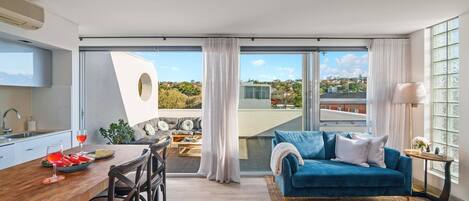 Apartment, 1 Queen Bed, Balcony, City View