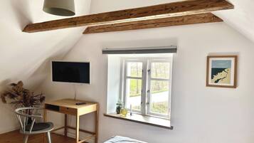 3 Schlafzimmer, Schreibtisch, Bügeleisen/Bügelbrett, Reisekinderbett