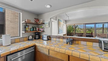 Frigorífic, microones, forn i placa de cuina