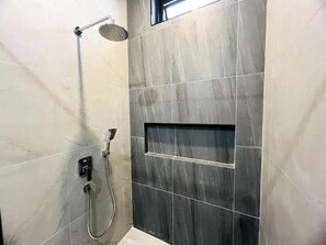 Hair dryer, towels, soap, shampoo - Villa Anthoni - Cosy 3 Chambres Avec Piscine (Mueang Phuket district)