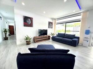 Living area - Villa Anthoni - Cosy 3 Chambres Avec Piscine (Mueang Phuket district)