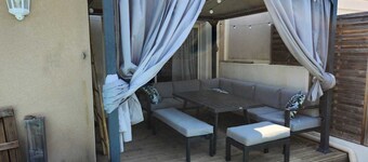 Sympathique Maison Mitoyenne, Quartier Calme Dans Village de Montpezat