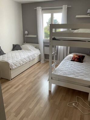 3 bedrooms, travel cot, free WiFi