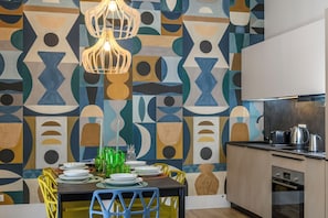 Exclusive Apartment | Private kitchen | Full-size fridge, microwave, oven, stovetop - Domus Augustea - Luxury Accommodations (Rome)