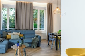 Exclusive Apartment | Living area | 40-inch LED TV with digital channels - Domus Augustea - Luxury Accommodations (Rome)