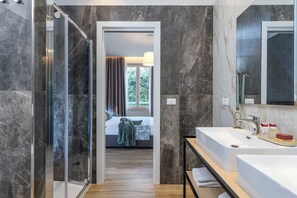 Apartamento exclusivo | Banheiro | Chuveiro, secador de cabelo, bidê, toalhas de banho