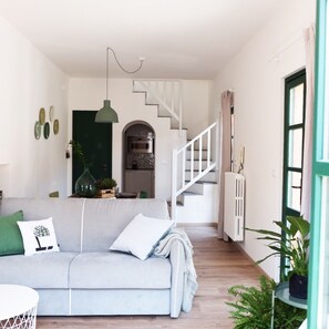 Smart TV - NEW- La casa di ringhiera- Boutique apartment & terrace in the historic center (Alba)