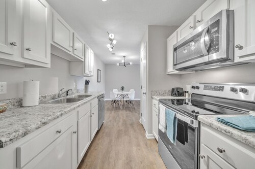 Stonecrest 712, 2Bd Apt I Free Parking I Pool