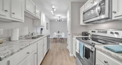 Stonecrest 712, 2Bd Apt I Free Parking I Pool