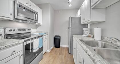 Stonecrest 712, 2Bd Apt I Free Parking I Pool