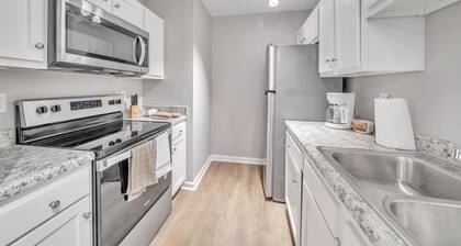 Stonecrest 713, 2Bd Apt I Free Parking I Pool