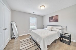 2 Schlafzimmer, Schreibtisch, Reisekinderbett, kostenloses WLAN