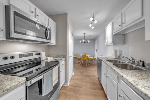 Stonecrest 716, 2Bd Apt I Free Parking I Pool