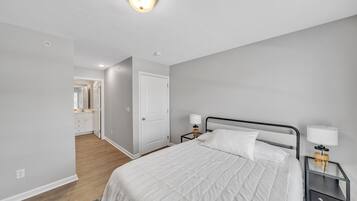 2 chambres, bureau, lit de bébé portatif, accès au Wi-Fi (inclus)