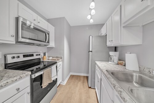 Stonecrest 722, Modern 2Bd Apt I Parking I Gym