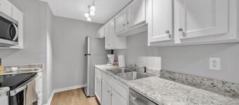 Stonecrest 722, Modern 2Bd Apt I Parking I Gym