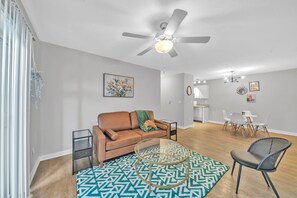 Smart TV, offices - Stonecrest 722, Modern 2Bd Apt I Parking I Gym (New Albany)