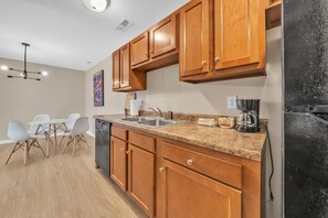 Fridge, microwave, oven, stovetop - Stonecrest 822, 2Bd Apt I Free Parking I Pool (New Albany)