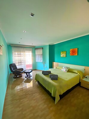 2 bedrooms, iron/ironing board, free WiFi, bed sheets
