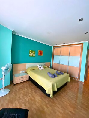 2 habitaciones, tabla de planchar con plancha y wifi gratis 