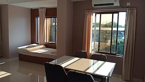 Presidential Studio Suite | In-room dining