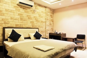 Executive Room | Individually furnished, desk, laptop workspace, free WiFi