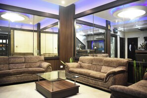 Lobby sitting area - HOTEL RAJ PALACE by ROH (Dibrugarh)