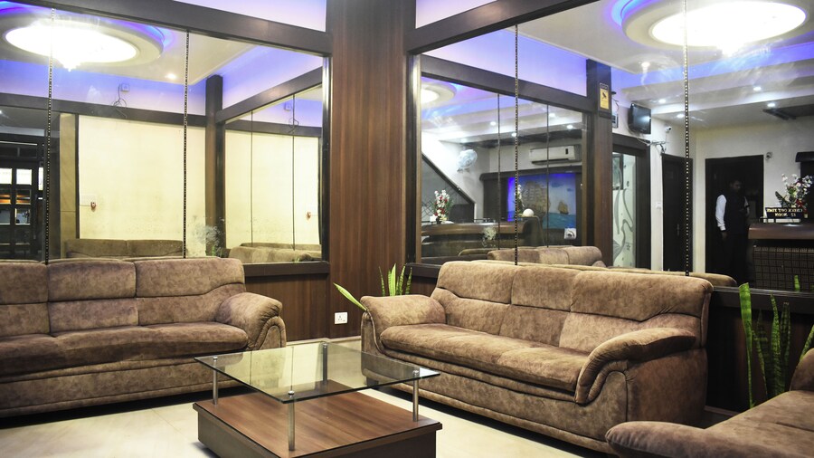 HOTEL RAJ PALACE by ROH