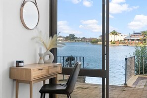Interior - Stunning Lake View Townhouse-Dream Staycation (West Lakes)