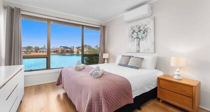 Stunning Lake View Townhouse-Dream Staycation