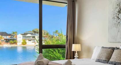 Stunning Lake View Townhouse-Dream Staycation