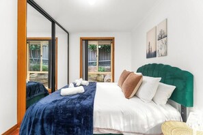 4 bedrooms, iron/ironing board, WiFi, bed sheets