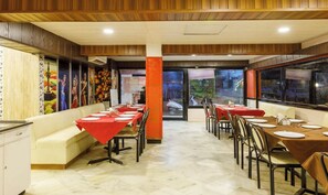 Restaurant - Hotel Crown (Ahmedabad)