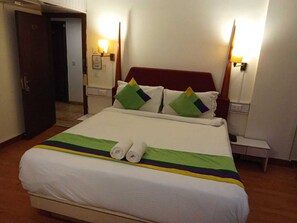 Minibar, bureau, espace de travail pour ordinateur portable