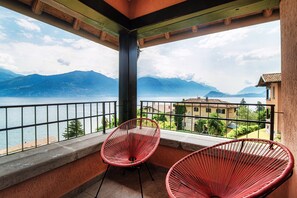 Leilighet, utsikt mot innsjø | Terrasse/patio