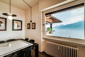 2 bedrooms, premium bedding, down duvets, iron/ironing board - Menaggio at its best (Menaggio)