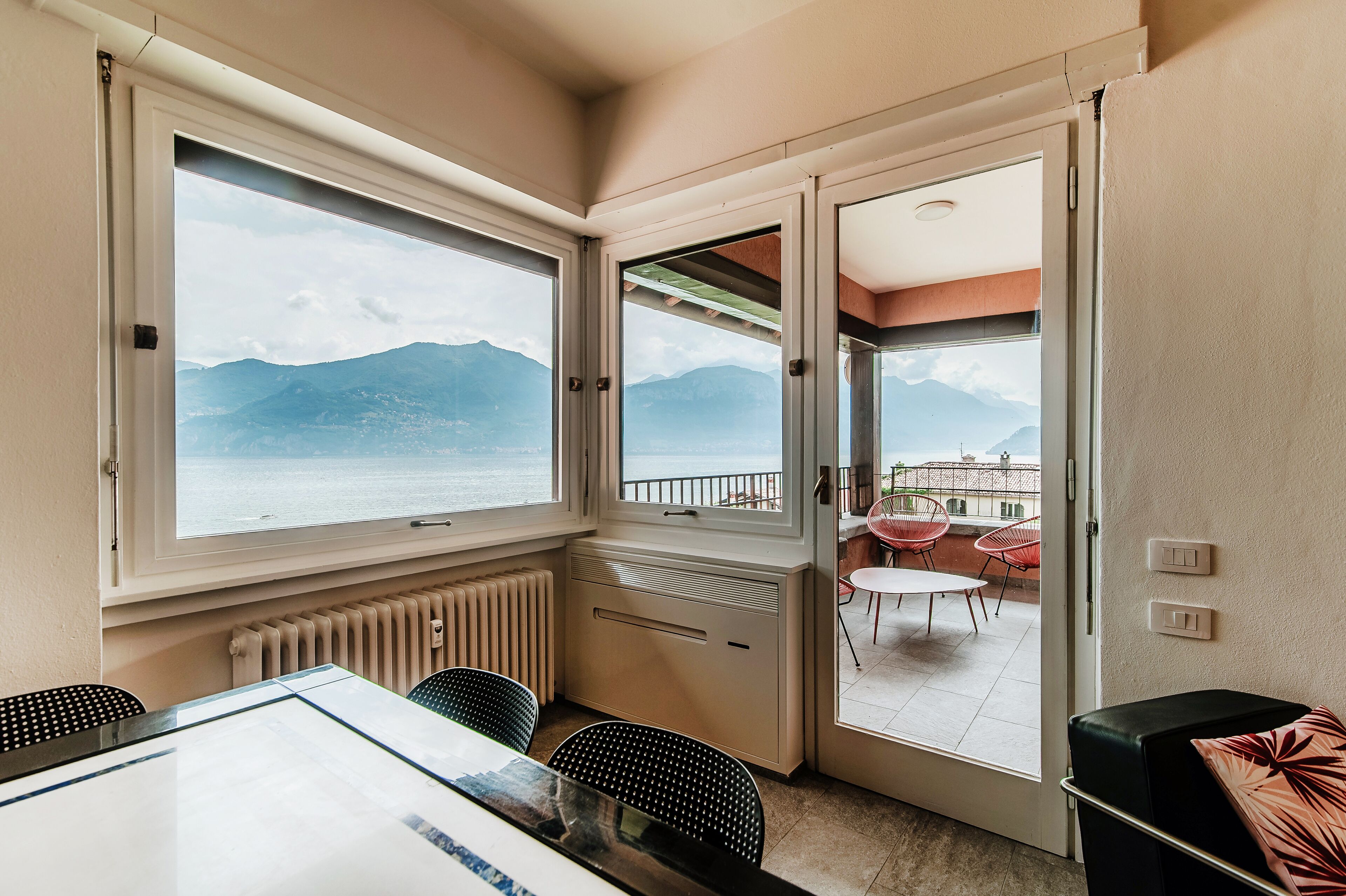 2 Schlafzimmer, hochwertige Bettwaren, Daunenbettdecken