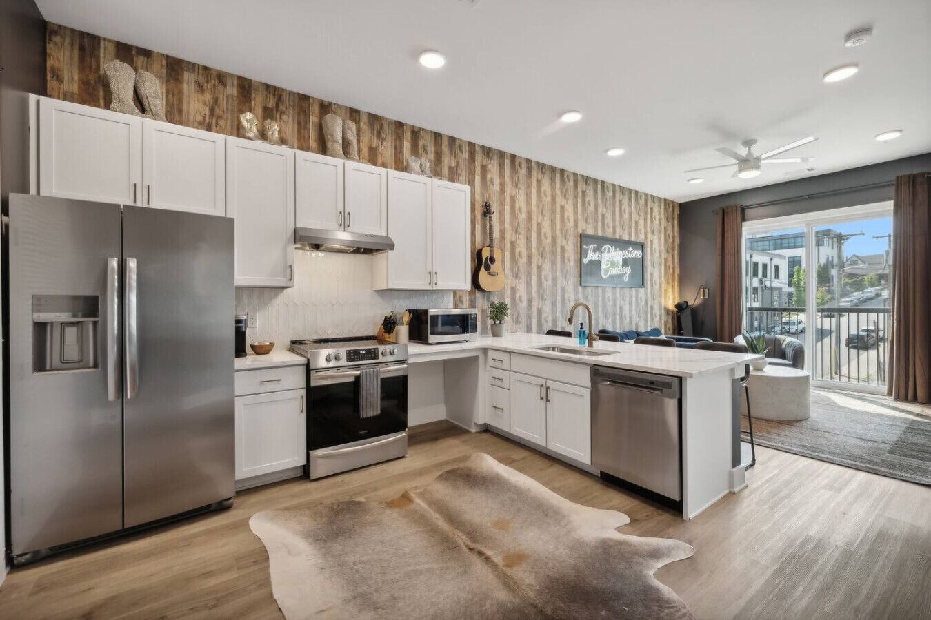 Refrigerador, microondas, horno, placa de cocina