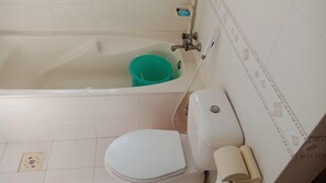 Deluxe-dobbeltværelse | Badeværelse | Gratis toiletartikler, Sæbe, Shampoo, Toiletpapir