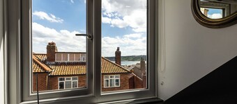 Sandgate Cottage - A charming 18th century mid terrace retreat.