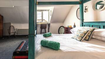 2 bedrooms, desk, iron/ironing board, travel crib