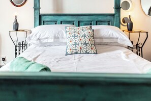 2 bedrooms, desk, iron/ironing board, travel crib