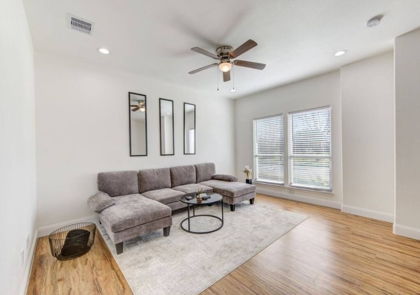 Urban Oasis: Stylish 3BR Downtown Retreat – Your perfect blend of city life and comfort!