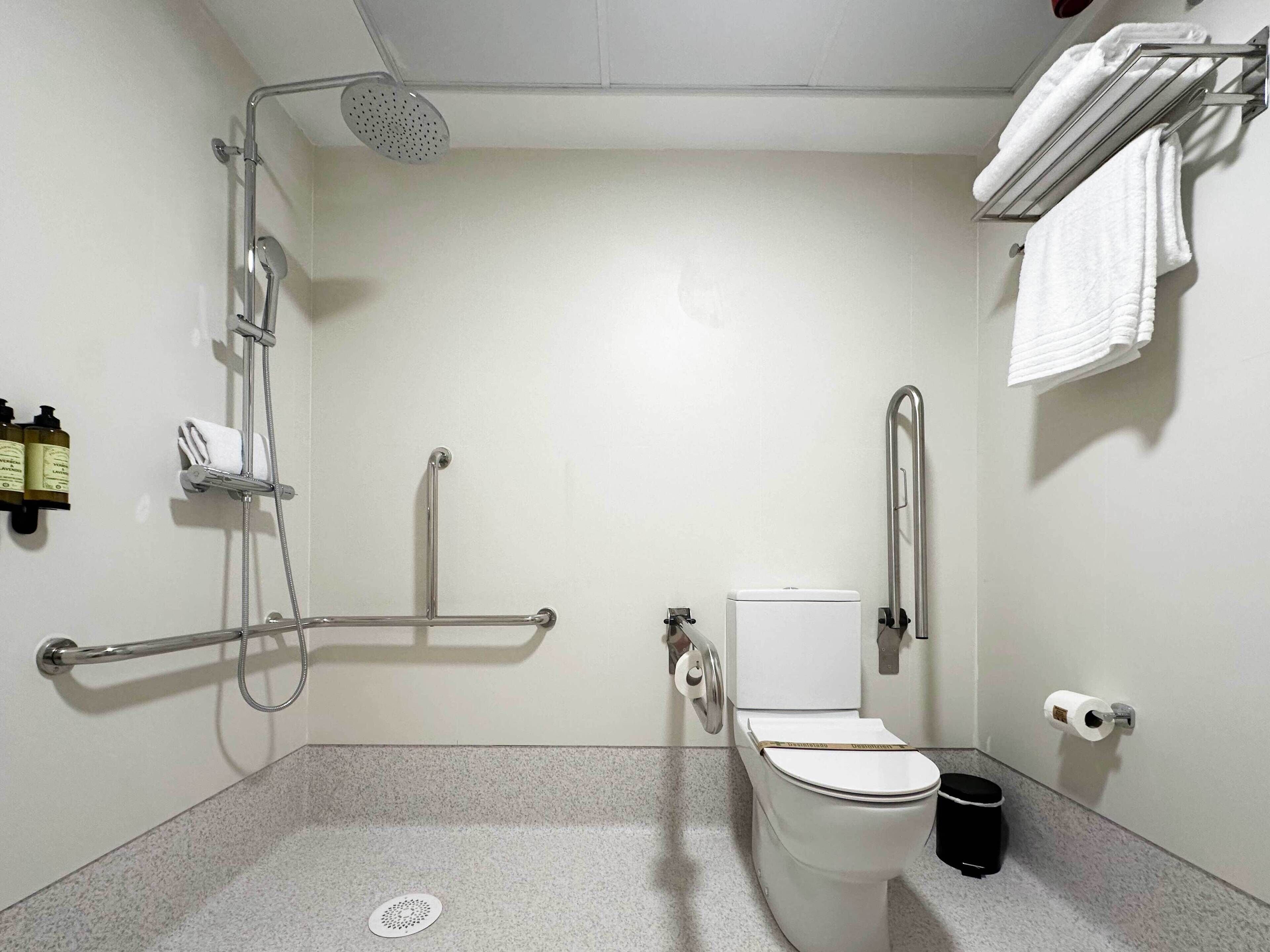 Photo - HQ Arena Hotel