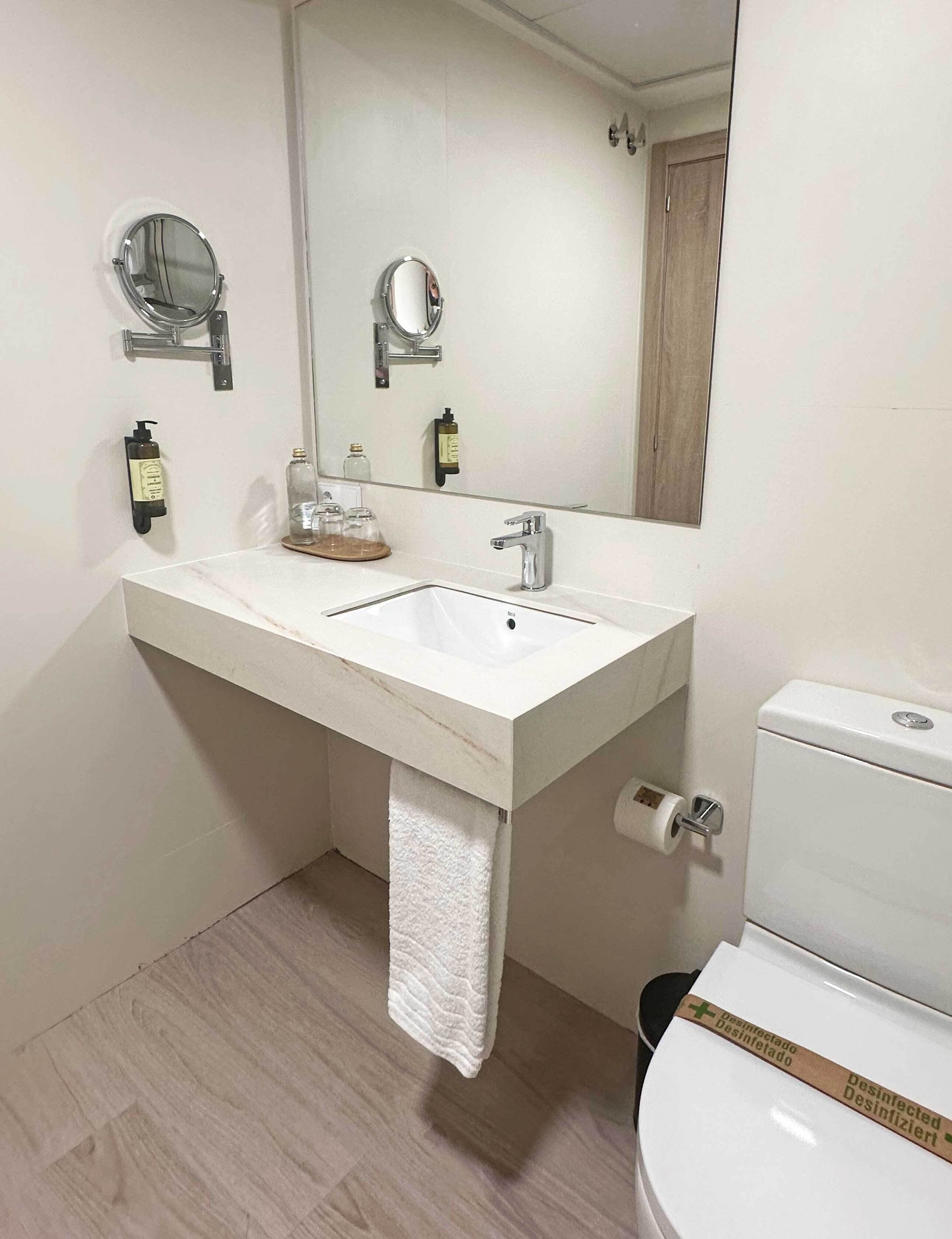 Photo - HQ Arena Hotel