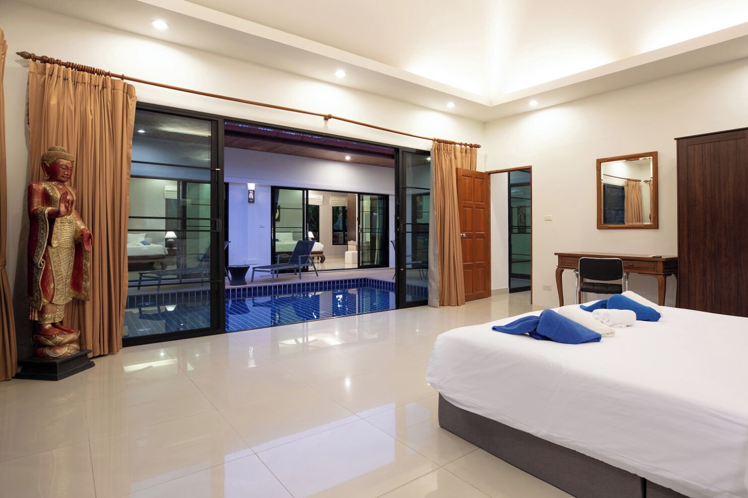 3 bedrooms, iron/ironing board, WiFi, bed sheets