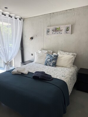 1 chambre, fer et planche à repasser, Wi-Fi gratuit, draps fournis