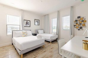 14 dormitoris, planxa i posts de planxar, un bressol de viatge i wifi 