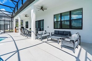 تناول الطعام بالخارج